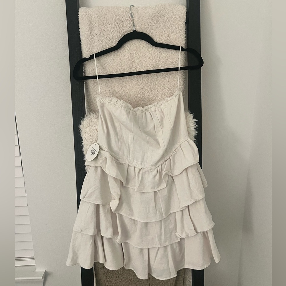 NWT Strapless Off-White Denim Ruffle Dress